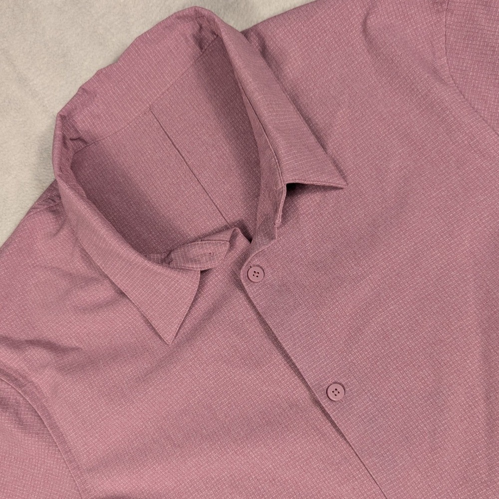Lululemon Mens Short Sleeve Button Down Shirt Mauve Textured Grid Gridline